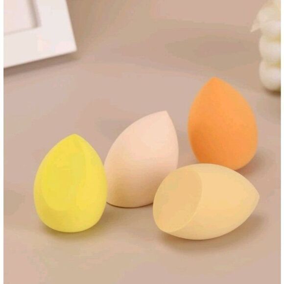 💕5/$18 4 pc. Large Makeup Sponge in Case - Picture 2 of 6